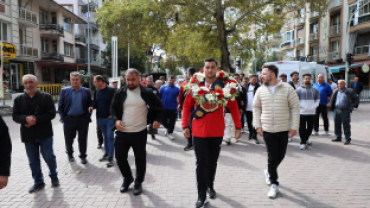 Kula’nın gururu Melih Özdemir memleketinde coşkuyla karşılandı