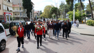 Kula’nın gururu Melih Özdemir memleketinde coşkuyla karşılandı
