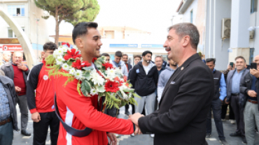 Kula’nın gururu Melih Özdemir memleketinde coşkuyla karşılandı