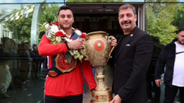 Kula’nın gururu Melih Özdemir memleketinde coşkuyla karşılandı