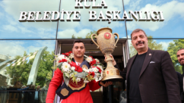 Kula’nın gururu Melih Özdemir memleketinde coşkuyla karşılandı