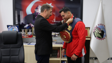 Kula’nın gururu Melih Özdemir memleketinde coşkuyla karşılandı