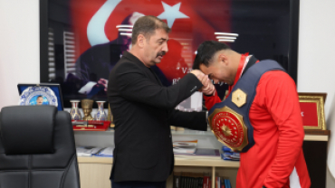 Kula’nın gururu Melih Özdemir memleketinde coşkuyla karşılandı