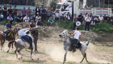 Bayramda Ciritler Dostluğa Atıldı