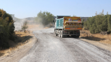 Kalınharman’a Ulaşımı Rahatlatacak 3 Kilometrelik Sathi Kaplama