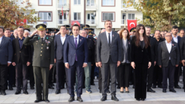 87 yıl geçti, özlemin aynı: Kula’da Atamızı saygıyla anıyoruz