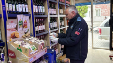 Kula’da market ve bakkallara sıkı denetim: Son kullanma tarihleri ve fiyat etiketleri incelendi