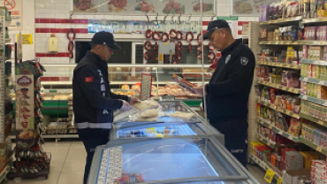 Kula’da market ve bakkallara sıkı denetim: Son kullanma tarihleri ve fiyat etiketleri incelendi